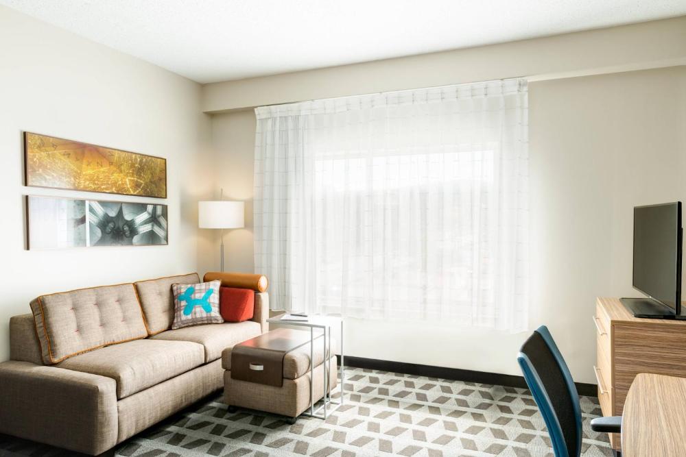 1 Bedroom Suite, 1 Queen, Sofa bed, Away from elevator interior